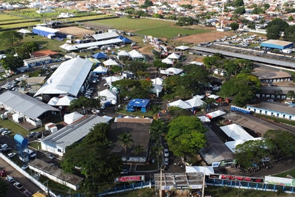 Junto com Fnincafé, feira de implementos, máquinas, serviços e tecnologia, foi realizado o Encontro Nacional de Irrigação da Cafeicultura do Cerrado e a Feira de Irrigação em Café do Brasil