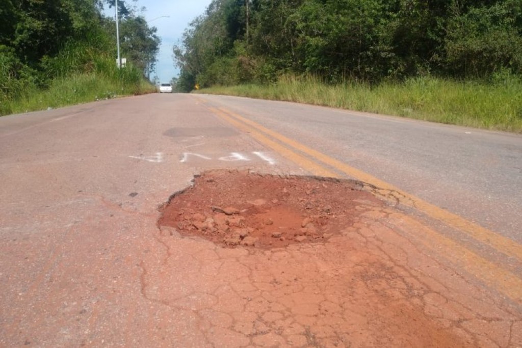 Os problemas mais graves estão nos 18 km que separam Lafaiete a Ouro Preto,com buracos que mais parecem crateras lunares