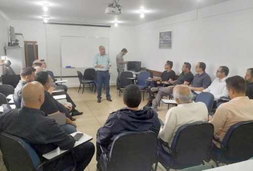 Vereadores discutem soluções para o Sistema de Transporte Coletivo com concessionária. Foto: Assessoria CMPC