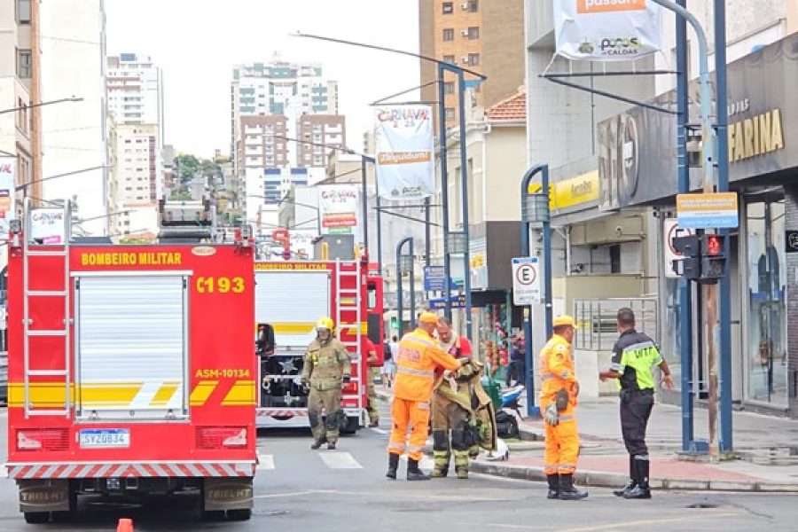 foto-incendio-loja-centro-pocos-09-03-25