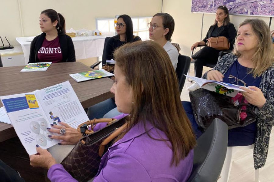 foto-professores-cartilha-10-04-25
