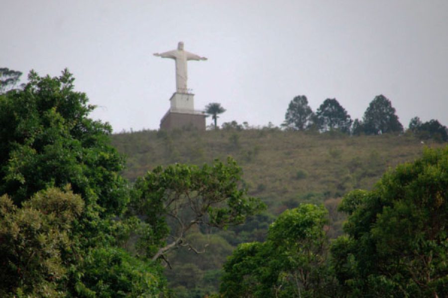 tempo em Poços de Caldas/ Foto do Cristo na Serra São Domingos. Foto: Paulo Vitor